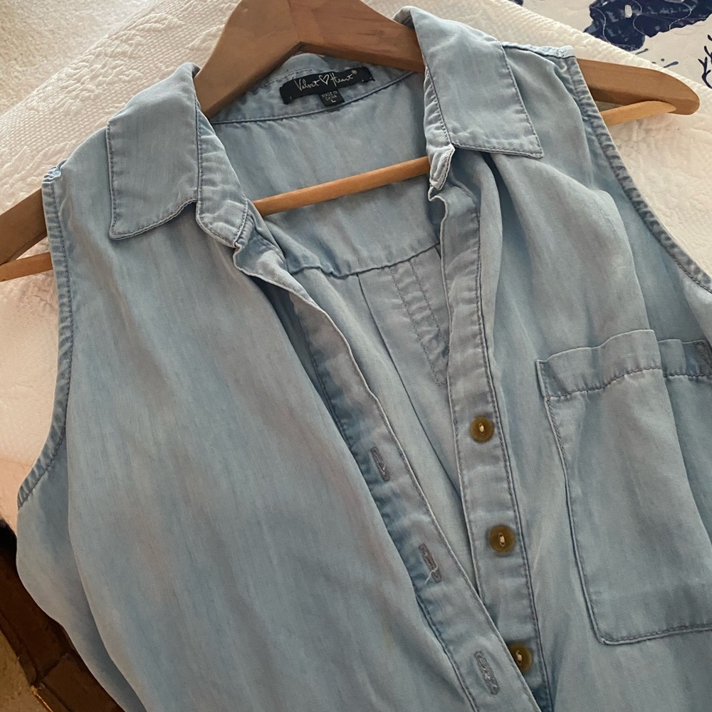 Velvet Heart Sky Blue Sleeveless Top - Picture 5 of 10